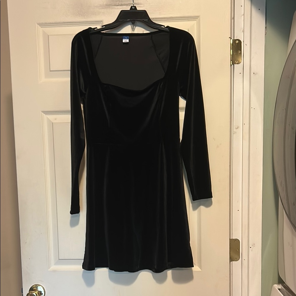 Old Navy Black Velvet Long Sleeve Mini Dress